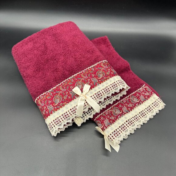 Dundee Other - Vintage Burgundy Bath Hand Towel Set Paisley Lace Bow Trim Maroon Red Dundee USA
